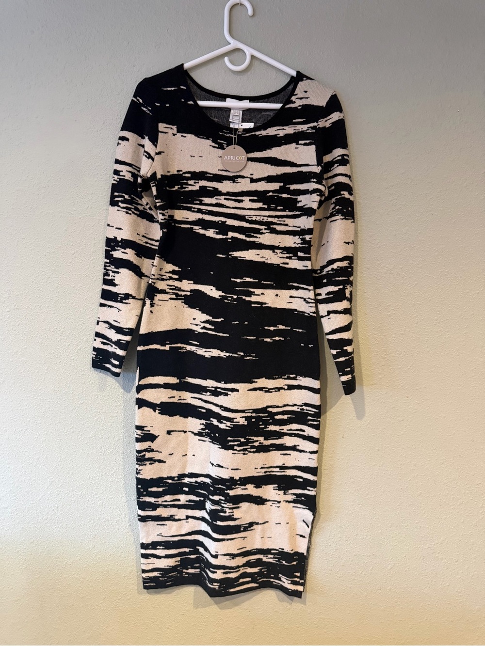 NWT Apricot Scenic Midi Knitted Dress Black Cream Size 6